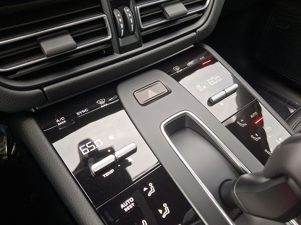 Thumbnail: 2025 Porsche Macan - 17