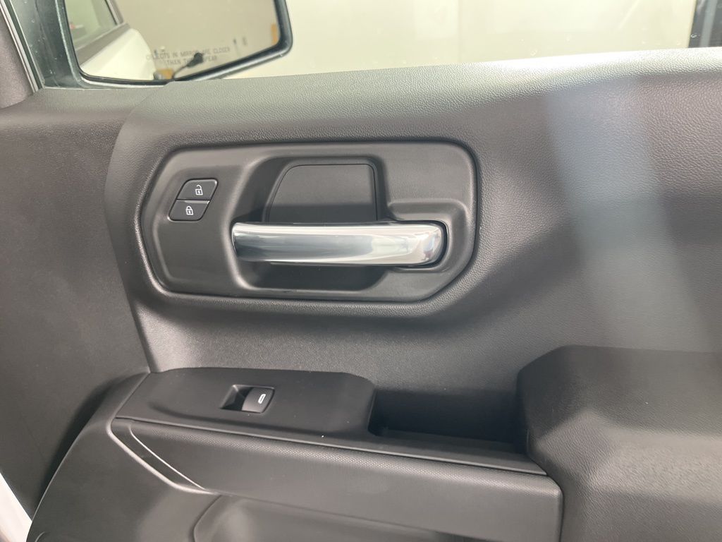 Thumbnail: 2026 Chevrolet Silverado 1500 - 9