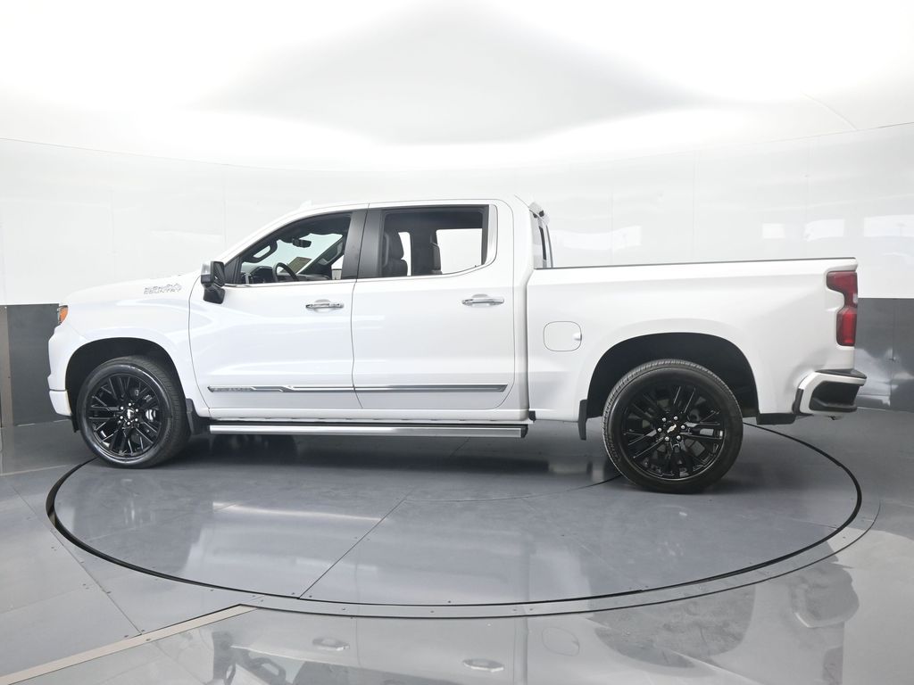 Used 2024 Iridescent Pearl Tricoat Chevrolet High Country image 3