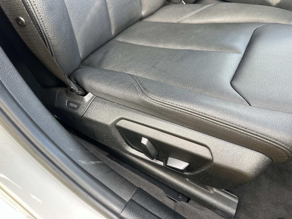 Thumbnail: 2015 BMW 3 Series - 21