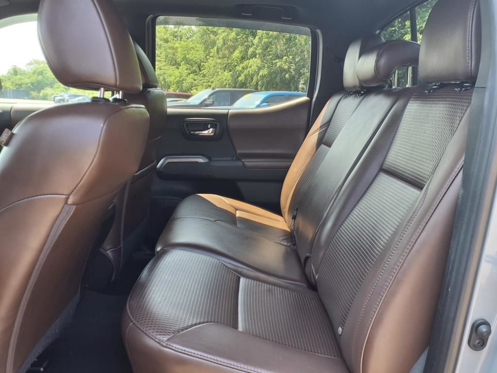 2021 Toyota Tacoma Limited photo 9