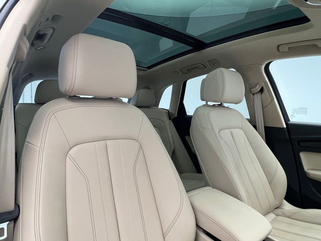 Thumbnail: 2023 Audi Q5 - 7