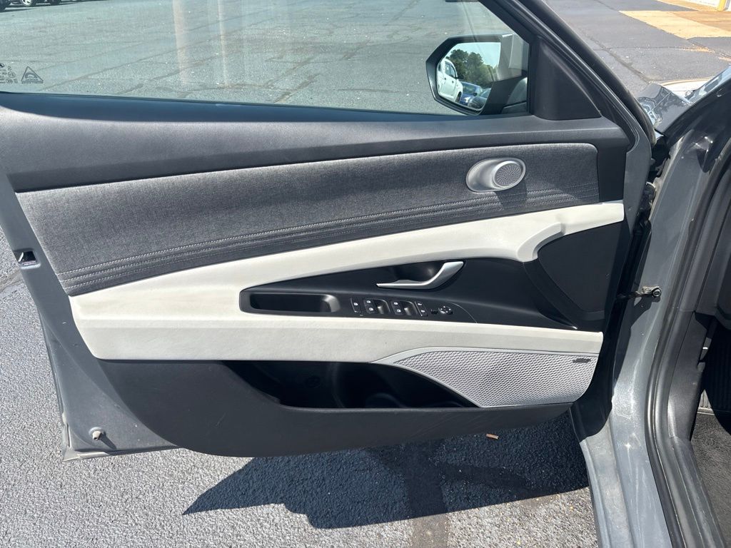 Used 2024 Hyundai Elantra Sedan