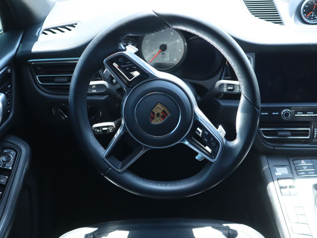 Thumbnail: 2021 Porsche Macan - 5