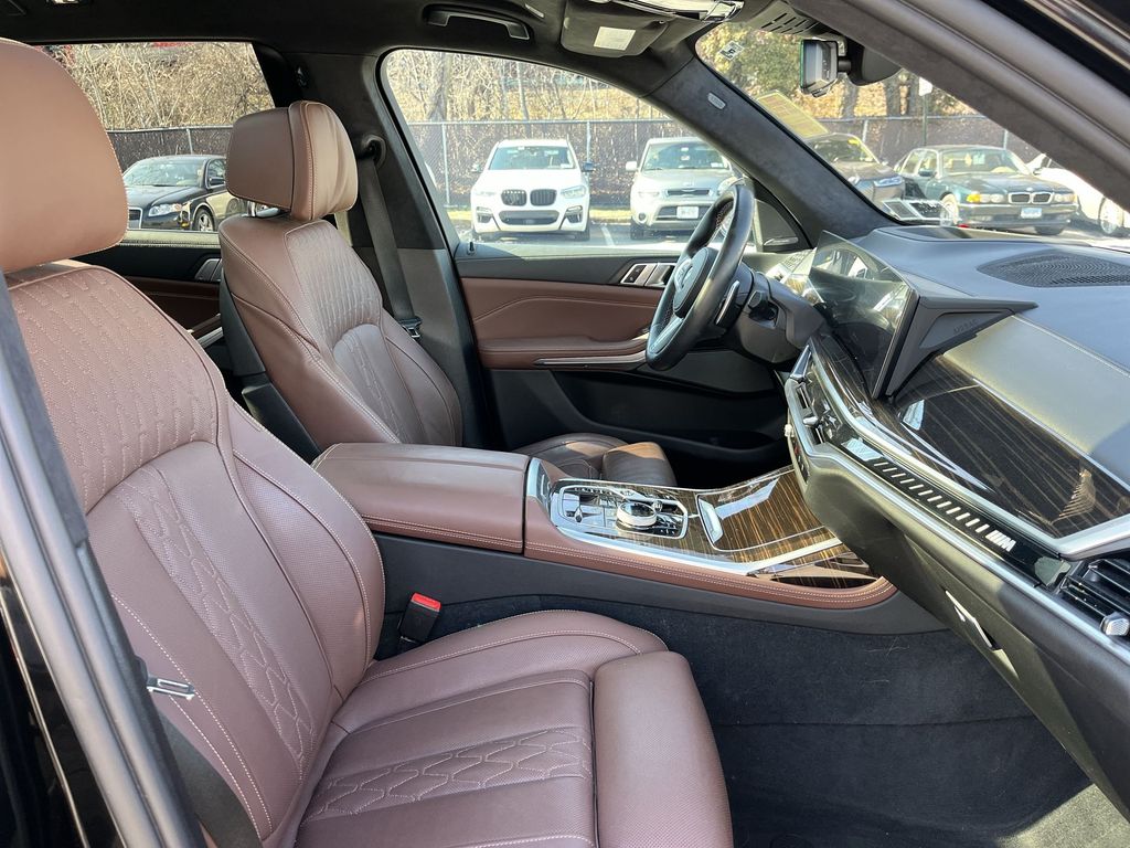 Thumbnail: 2024 BMW X7 - 24