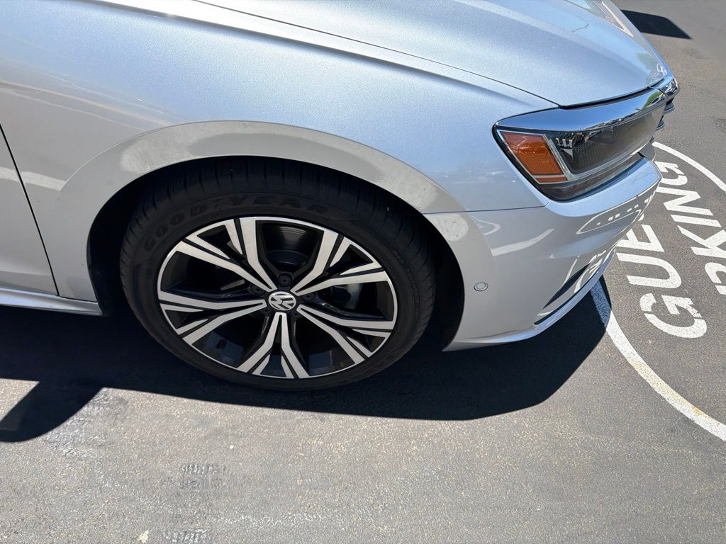 Thumbnail: 2020 Volkswagen Passat - 10