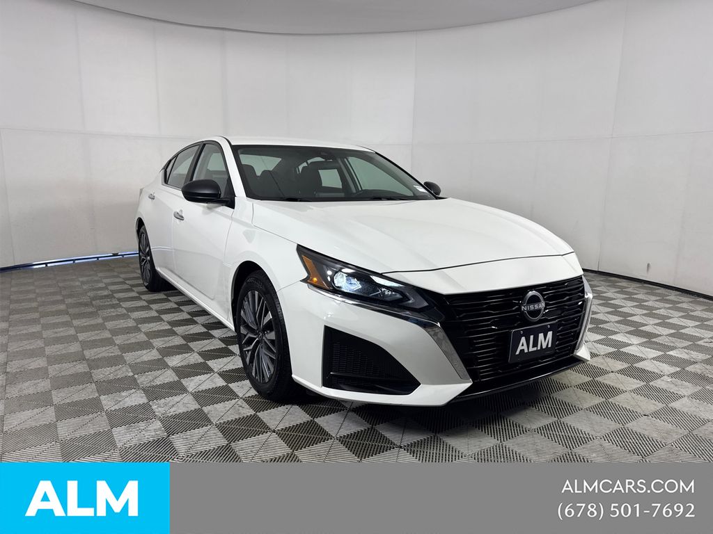 Used 2025 White Nissan 2.5 SV image 4