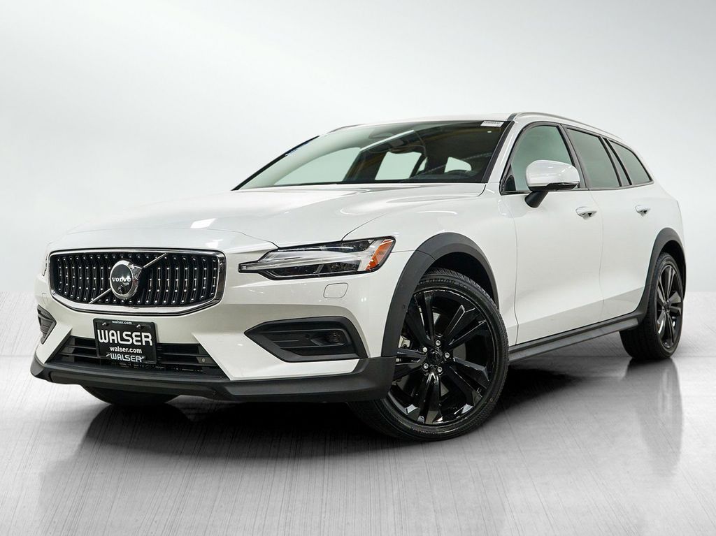 2025 Volvo V60 Cross Country