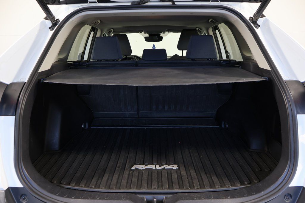 Thumbnail: 2019 Toyota RAV4 - 14