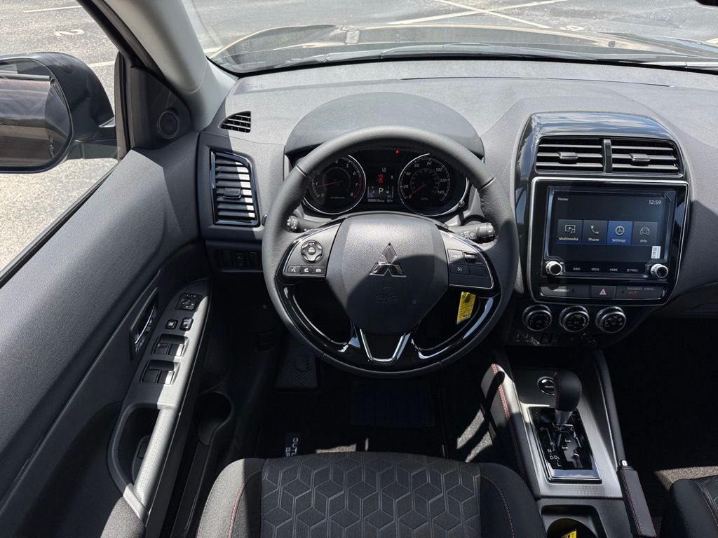 2025 Mitsubishi Outlander Sport LE photo 14