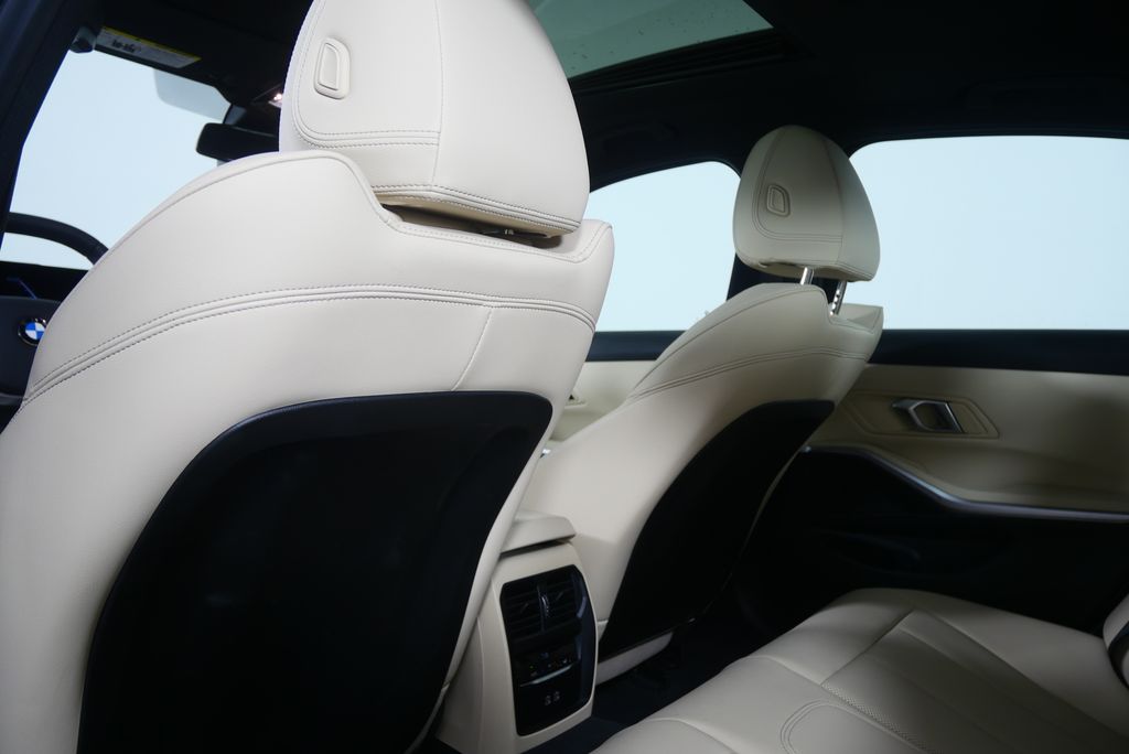 Thumbnail: 2025 BMW 3 Series - 16