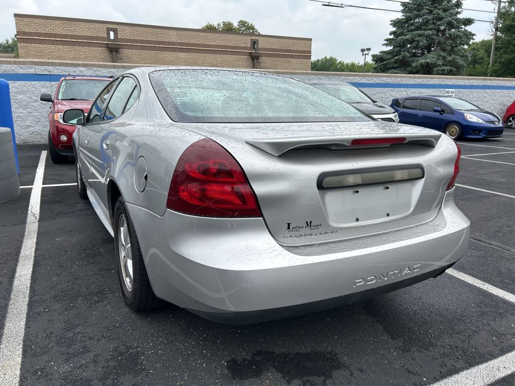 2008 Pontiac Grand Prix Base 2