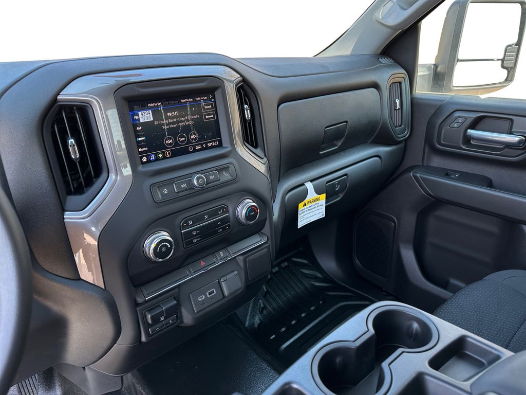 2023 GMC Sierra 2500HD Pro 9