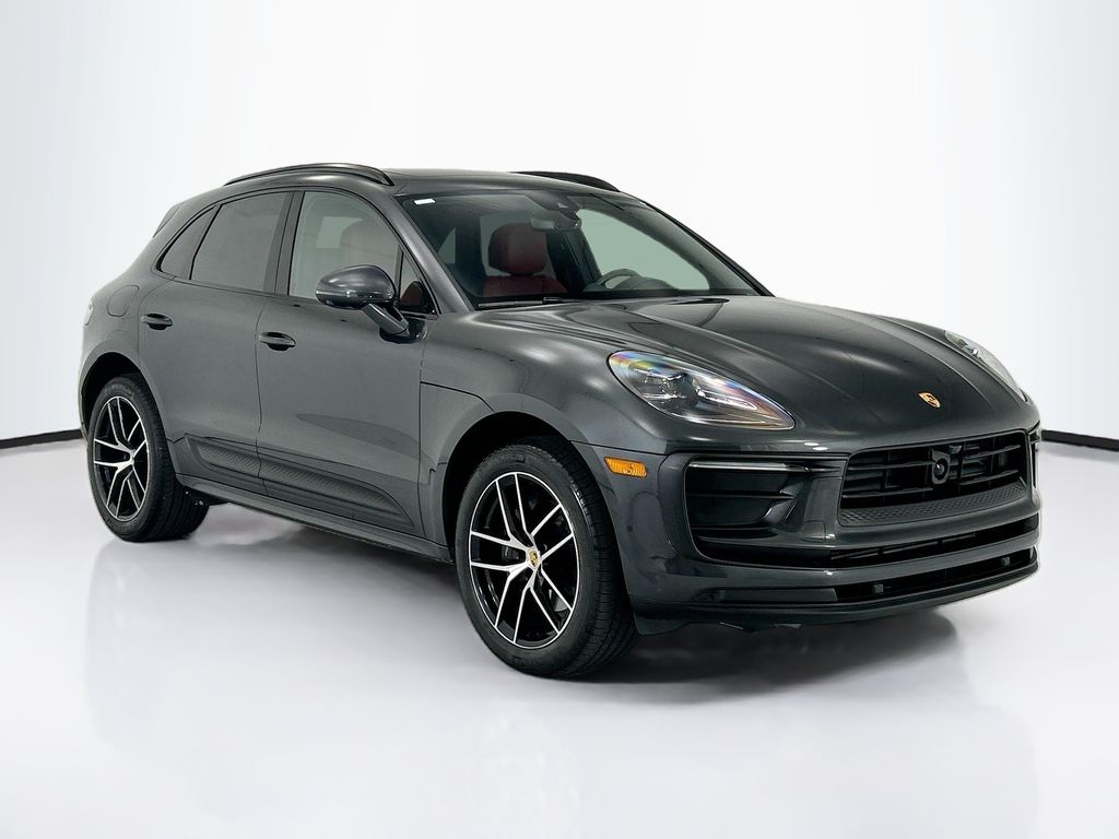 Thumbnail: 2025 Porsche Macan - 9