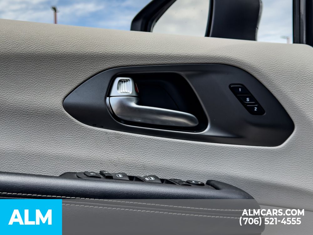 2023 Chrysler Pacifica Touring L - Photo 10