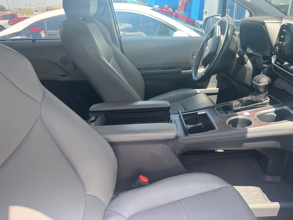 Thumbnail: 2024 Toyota Sienna - 4