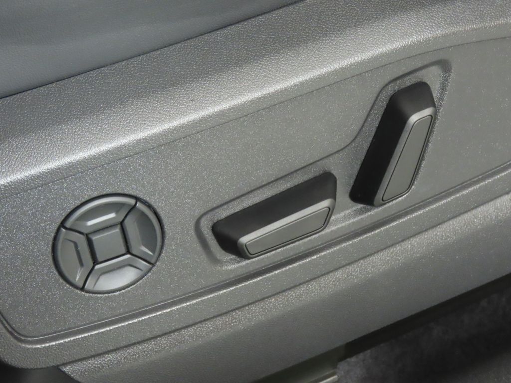 Thumbnail: 2025 Audi Q5 - 32