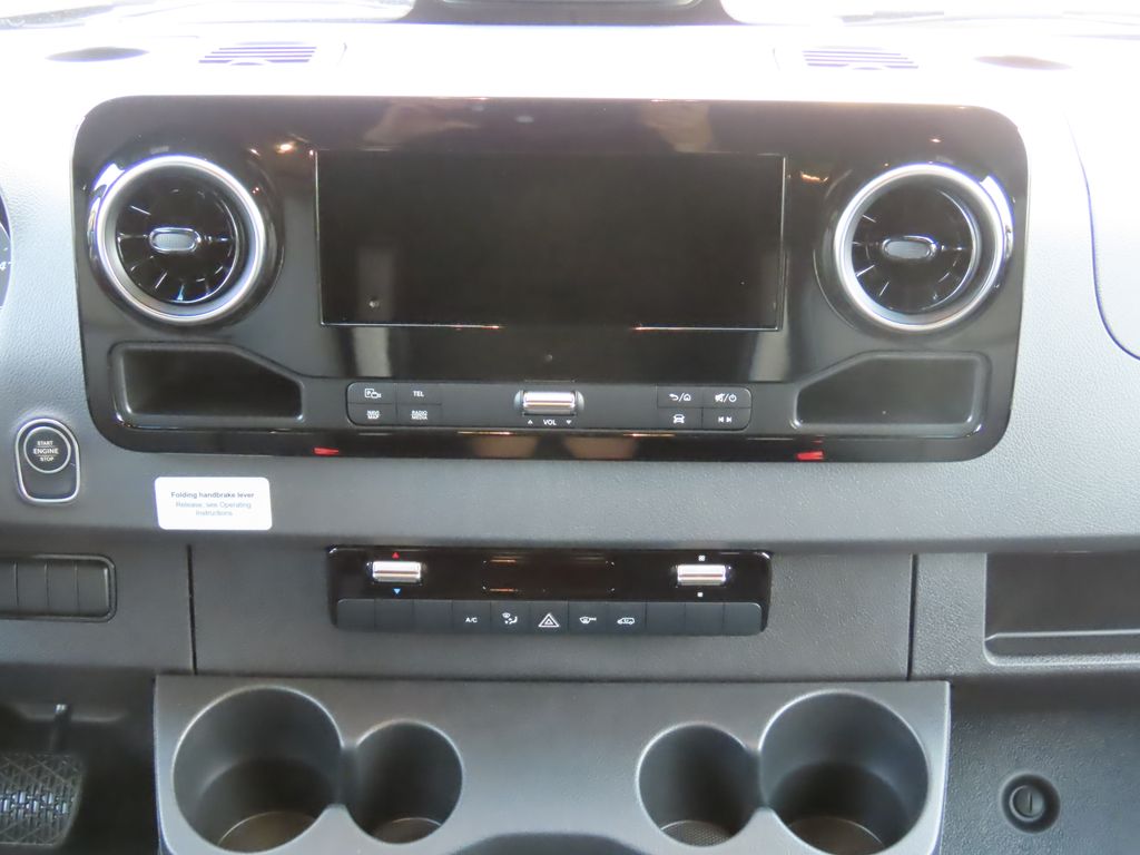 Thumbnail: 2025 Mercedes-Benz Sprinter - 15