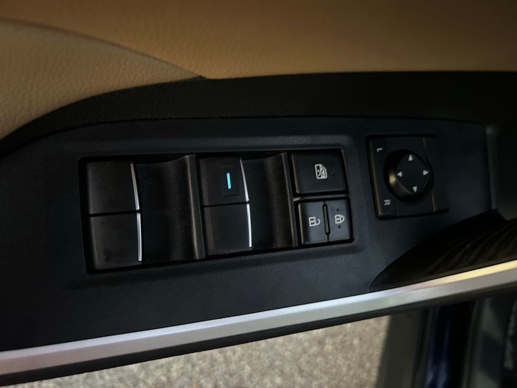 Thumbnail: 2020 Toyota RAV4 - 17
