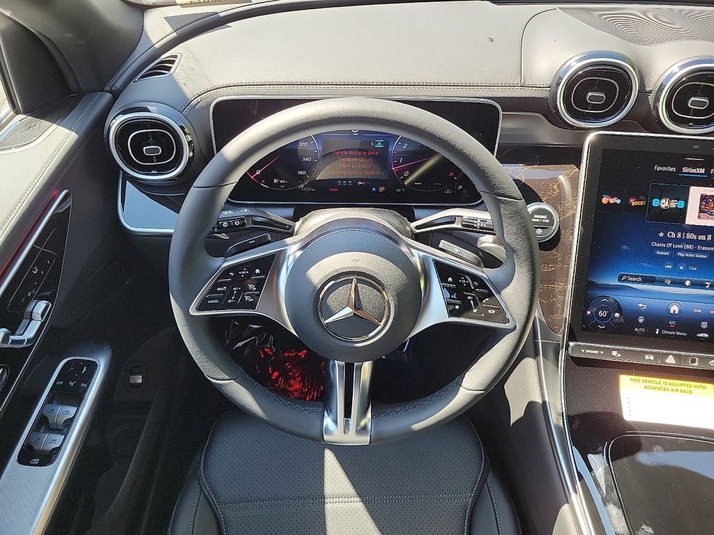 2025 Mercedes-Benz GLC 300 7