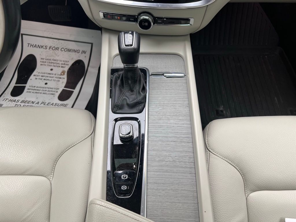 Thumbnail: 2022 Volvo S60 - 11