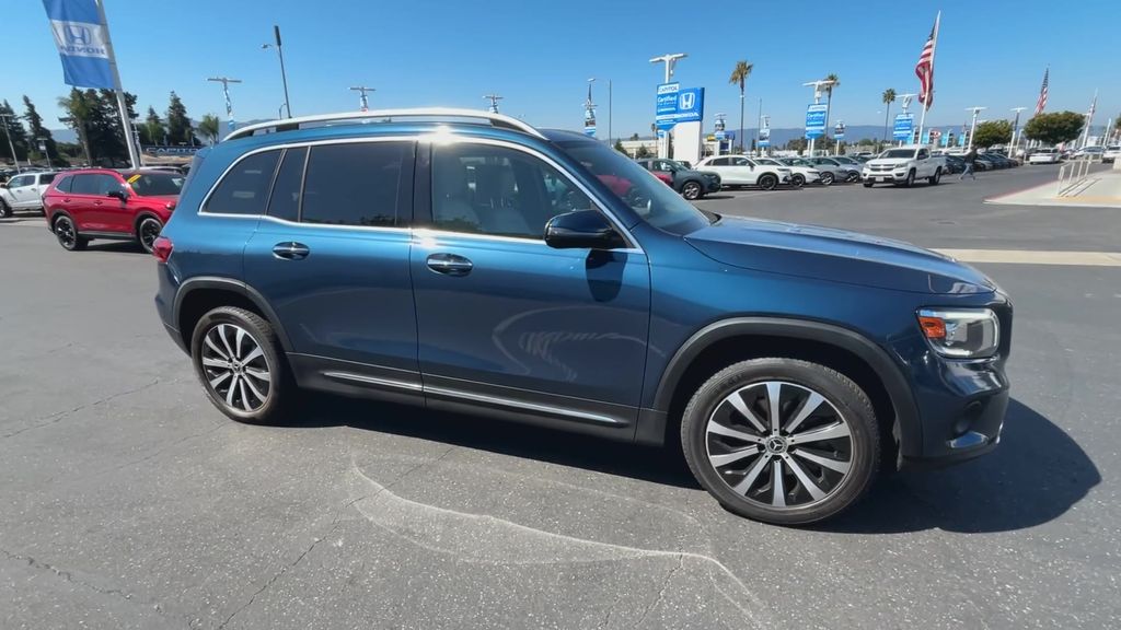 Thumbnail: 2021 Mercedes-Benz GLB - 2