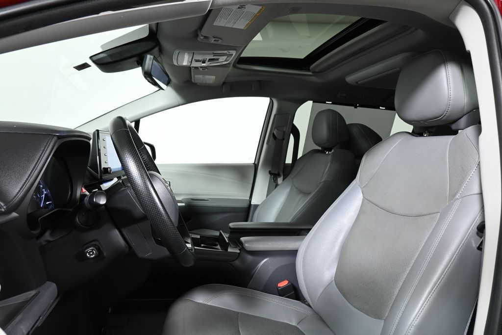 Thumbnail: 2022 Toyota Sienna - 5