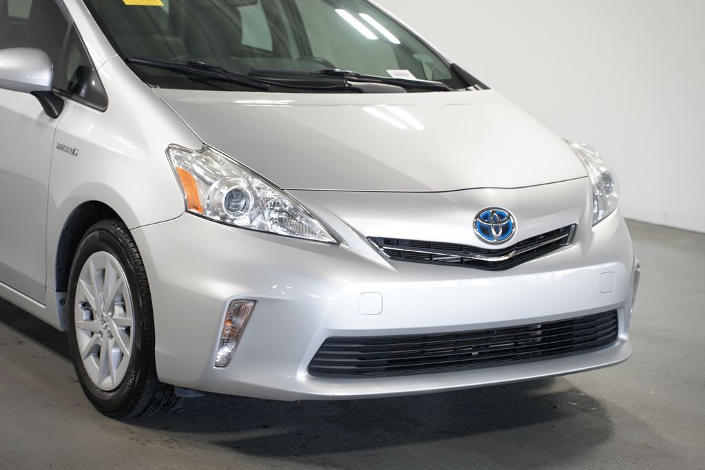 Thumbnail: 2012 Toyota Prius v - 4