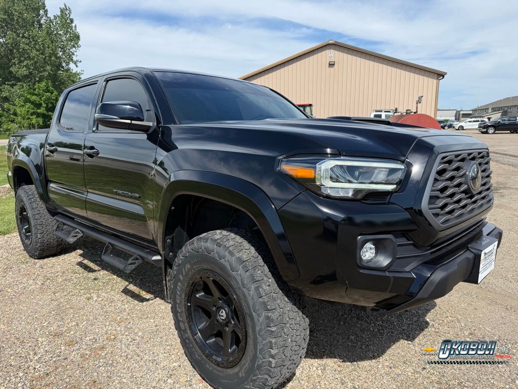 Midnight Black Metallic 2022 Toyota Tacoma Pickup Truck Four-Wheel Drive 6-Speed Automatic