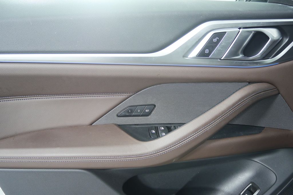 Thumbnail: 2025 BMW i4 - 9