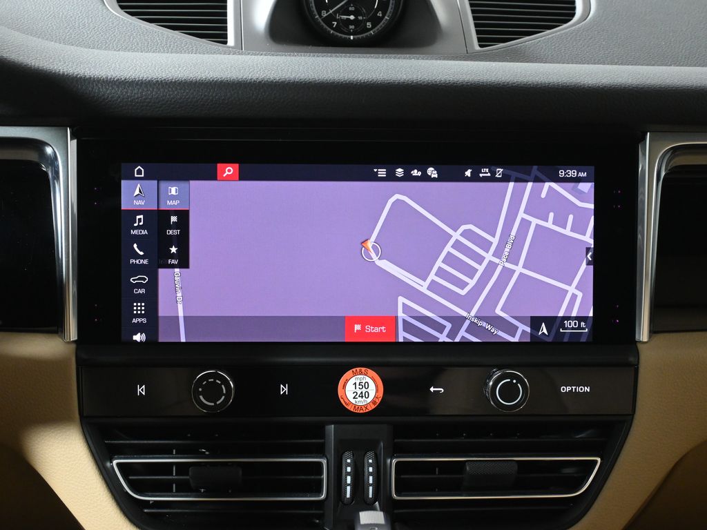 Thumbnail: 2025 Porsche Macan - 23