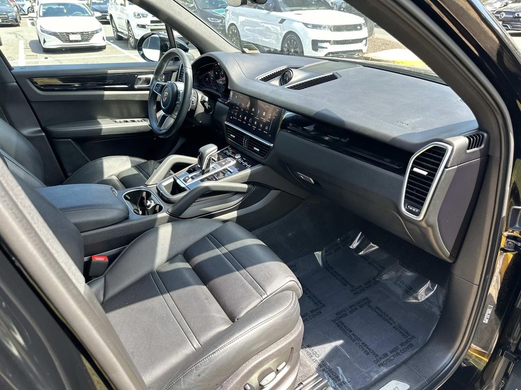 Thumbnail: 2023 Porsche Cayenne - 20