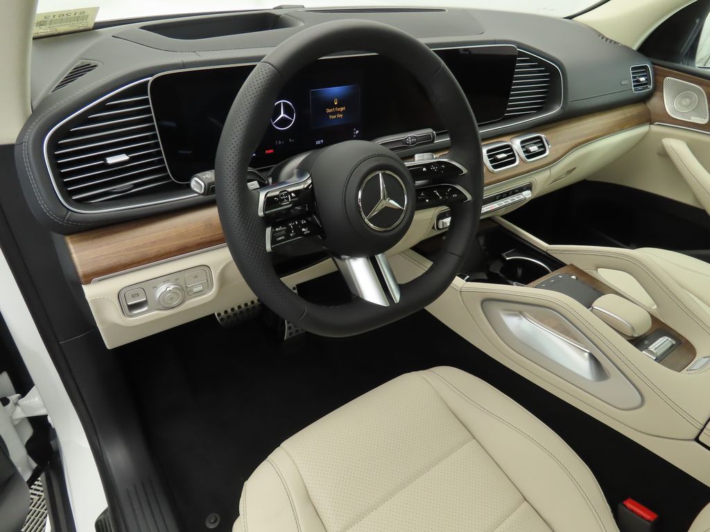 2025 Mercedes-Benz GLS 450 4MATIC 9