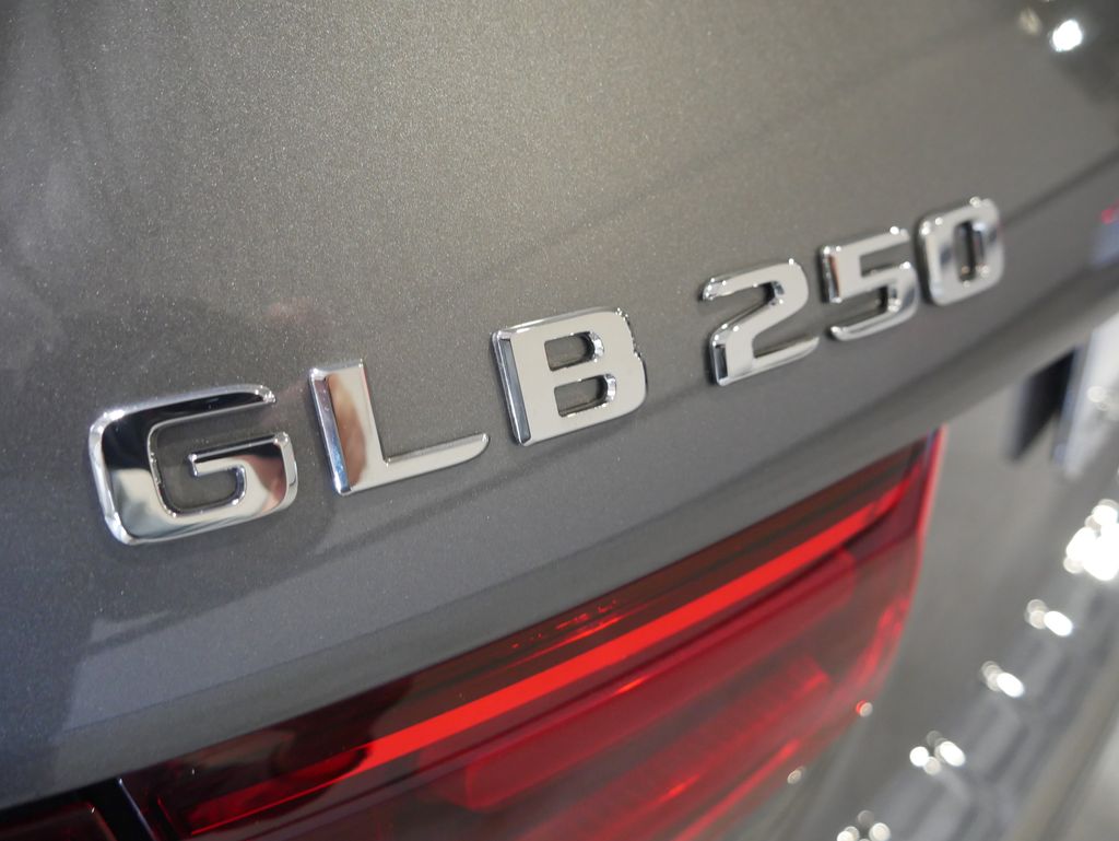 Thumbnail: 2026 Mercedes-Benz GLB - 9