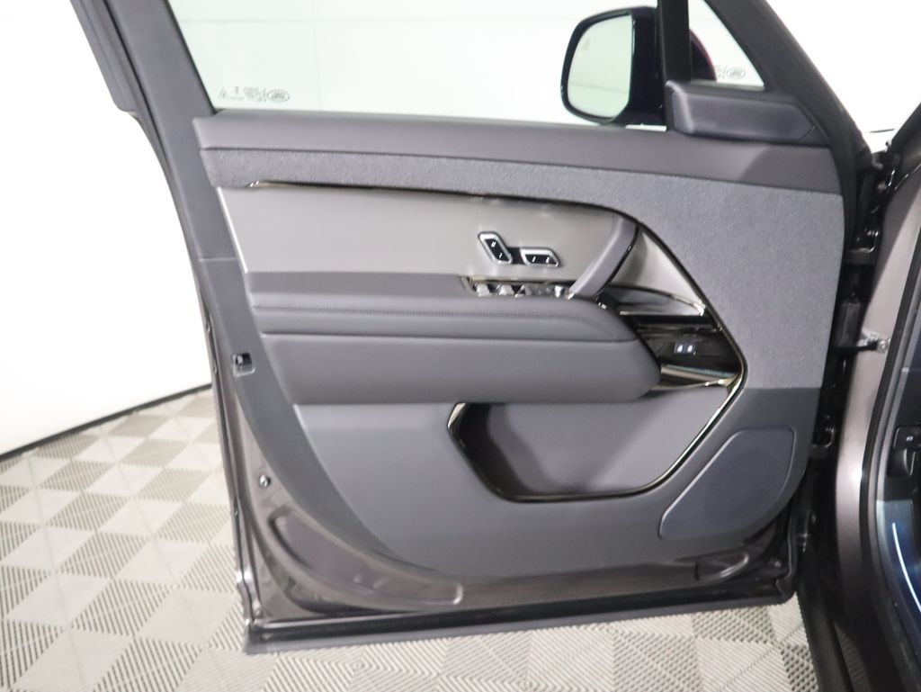 Thumbnail: 2026 Land Rover Range Rover Sport - 26