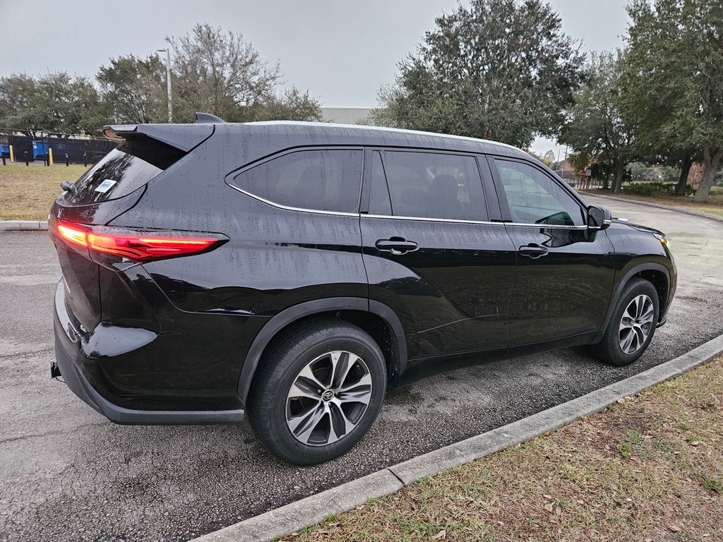 2021 Toyota Highlander XLE 5