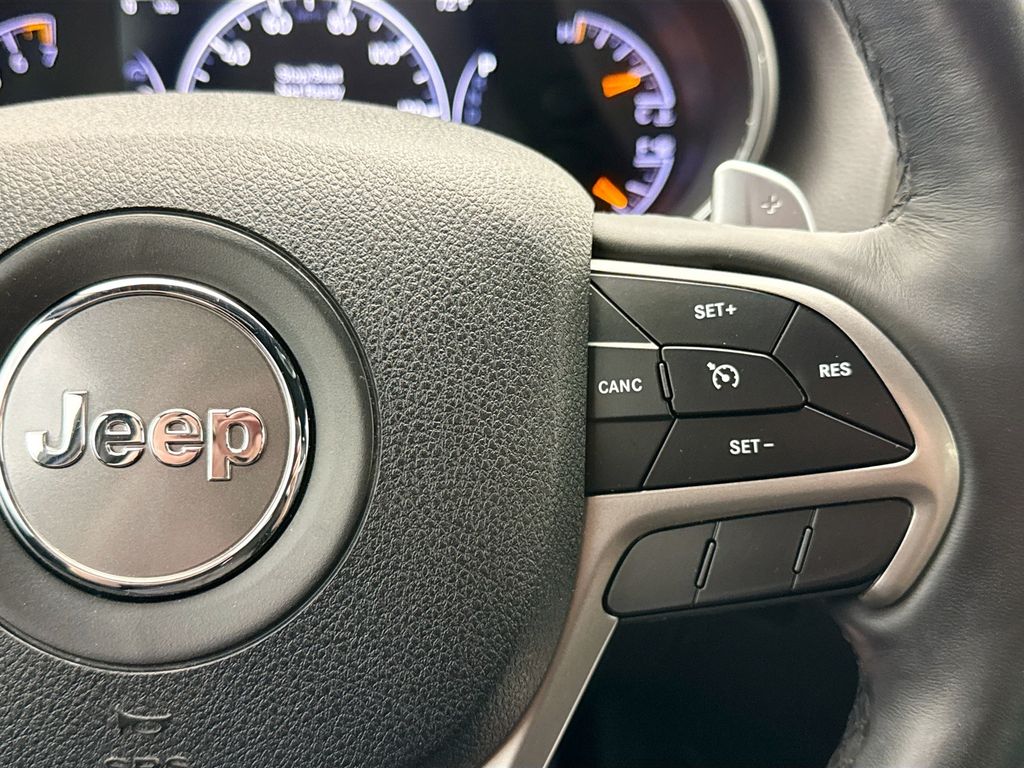 Thumbnail: 2017 Jeep Grand Cherokee - 12