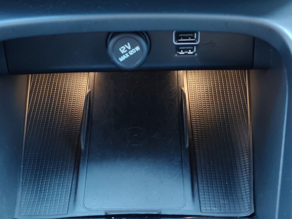 Used Car 2022 Volvo Xc40  R-design For Sale Under $30,000 In Austin, Texas