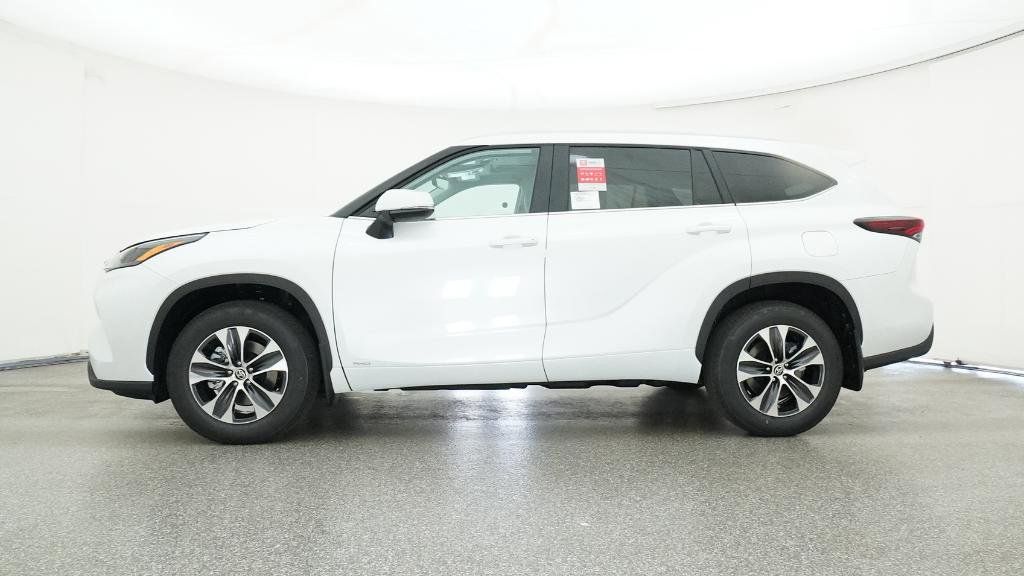 Thumbnail: 2025 Toyota Highlander - 12