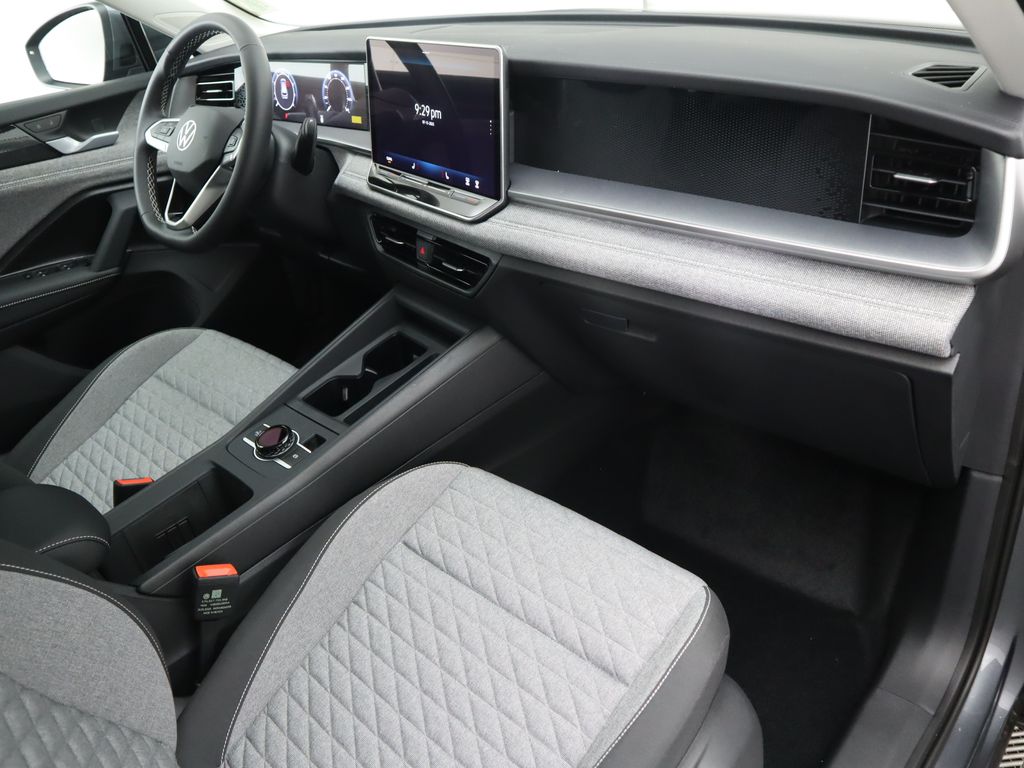 Thumbnail: 2025 Volkswagen Tiguan - 17