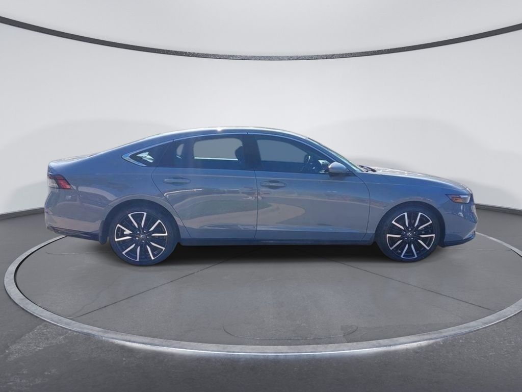 Used 2024  Honda Touring image 2