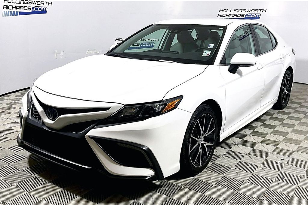 2024 Toyota Camry Hybrid SE FWD