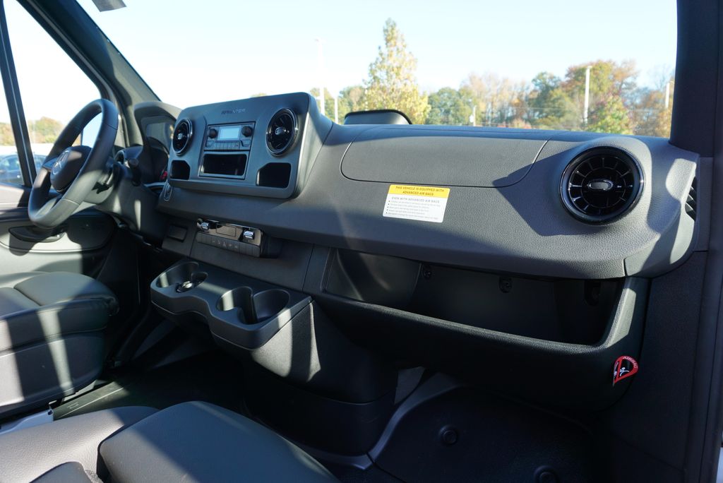 Thumbnail: 2025 Mercedes-Benz Sprinter - 18