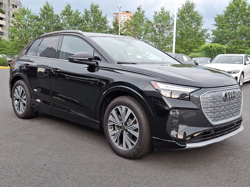 Thumbnail: 2025 Audi Q4 e-tron - 2
