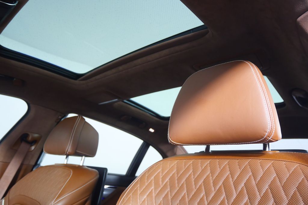 Thumbnail: 2021 BMW 7 Series - 12