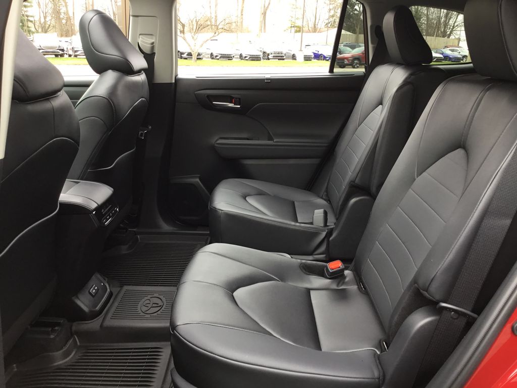 Thumbnail: 2026 Toyota Highlander - 16