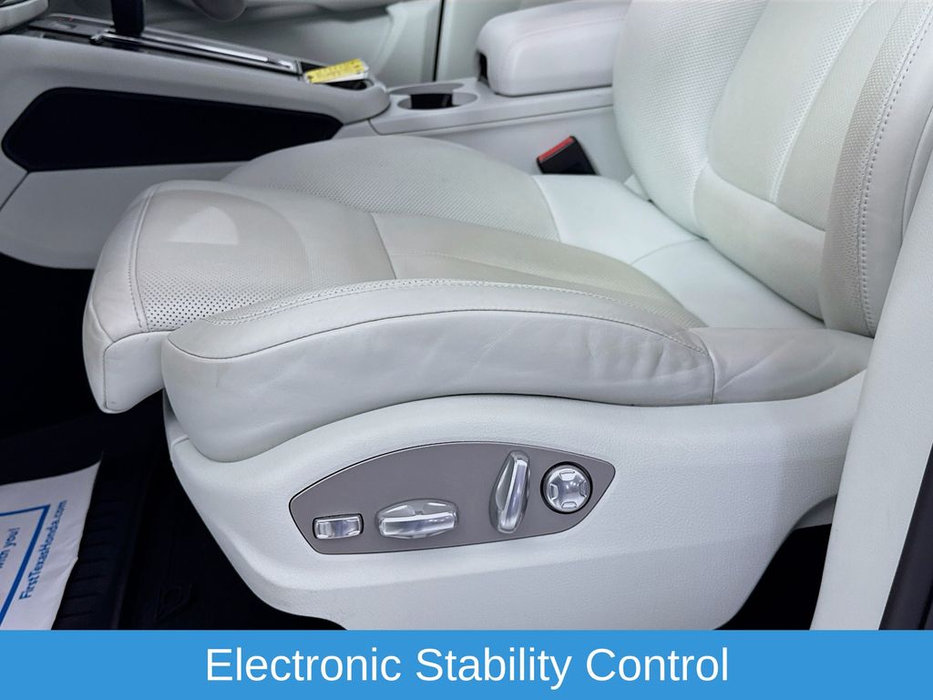 Used Car 2024 Porsche Macan  Base For Sale Under $60,000 In Austin, Texas