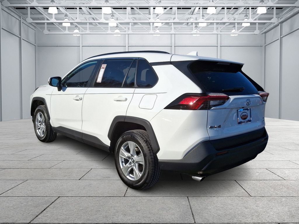 2021 Toyota RAV4 XLE 6