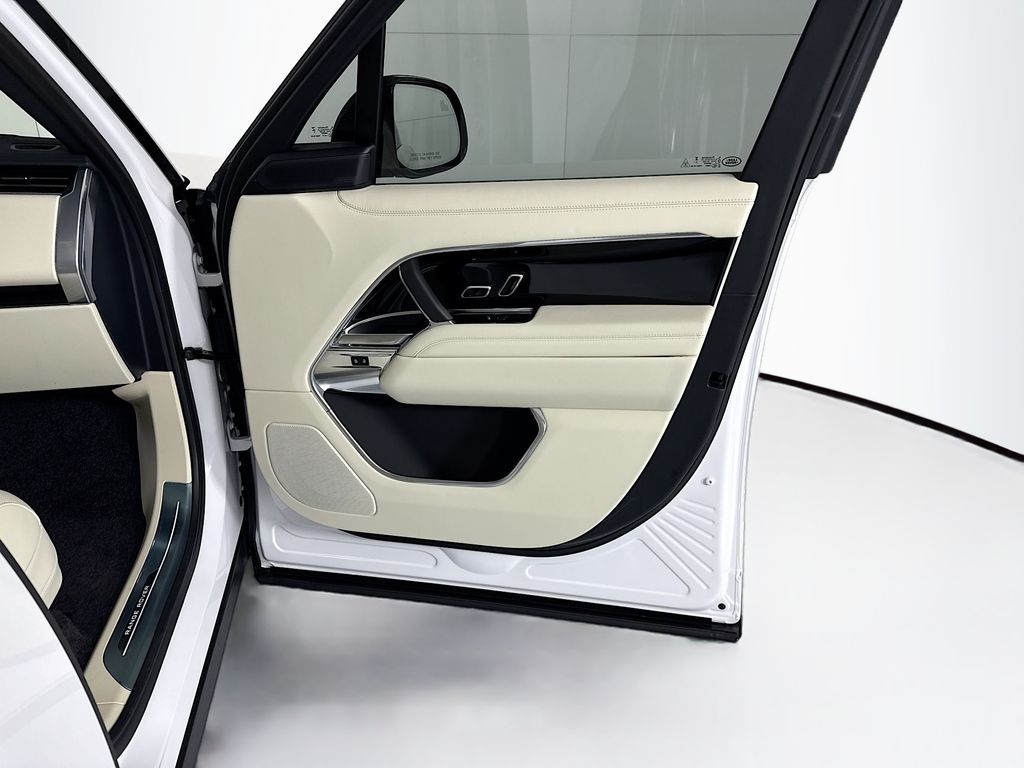 Thumbnail: 2026 Land Rover Range Rover - 27