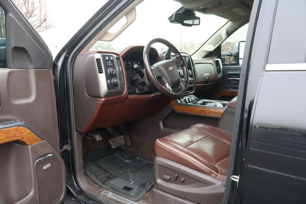 2015 Chevrolet Silverado 3500 High Country 11